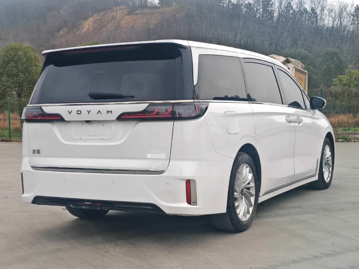2022 Voyah Dream BEV 108.7KWH,autocango,china used car exporter,china ev exporter,chinese used car exporter,chinese used ev exporter