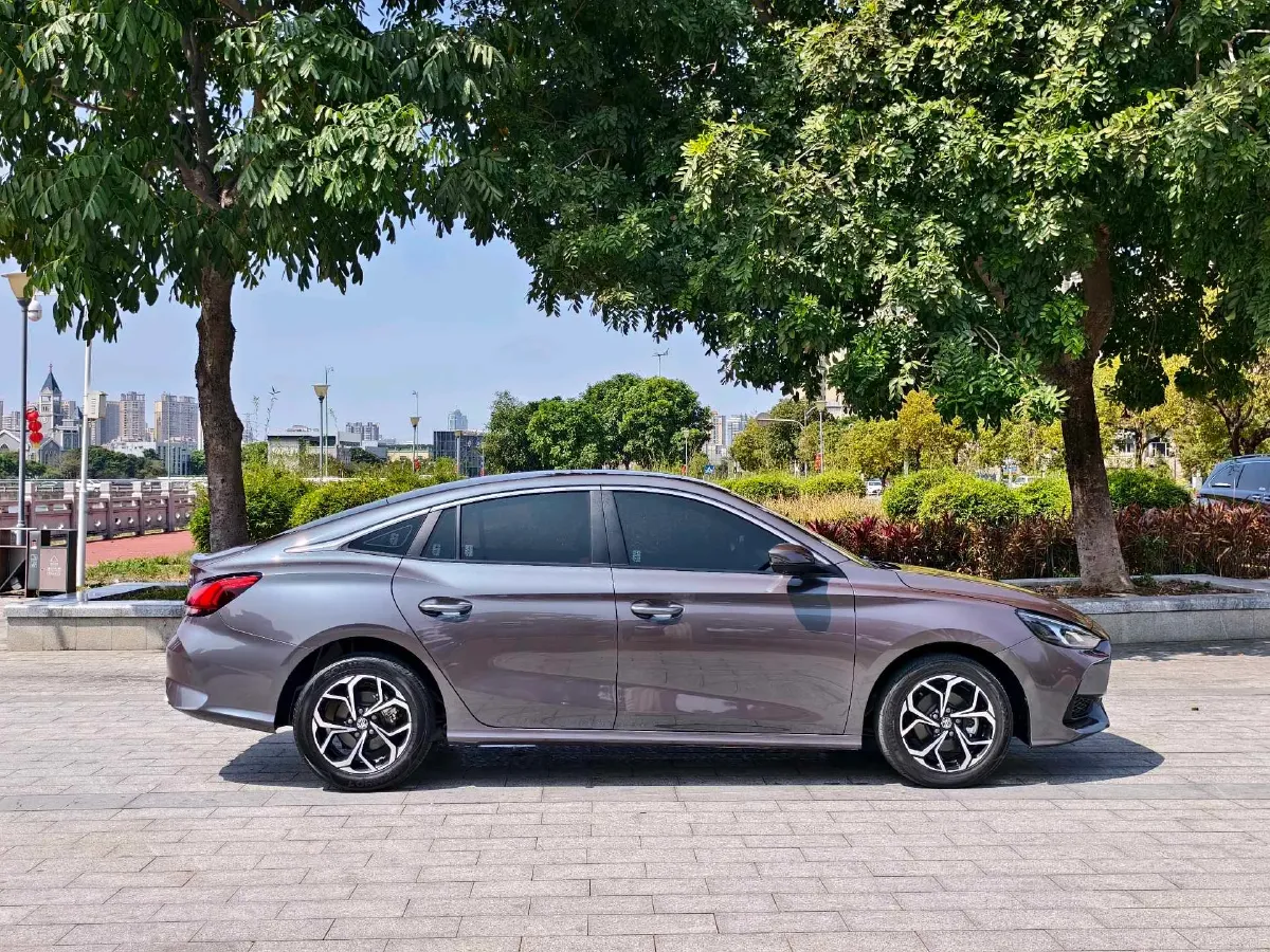 2022 MG 5 1.5L 120HP L4 5MT,autocango,china used car exporter,china ev exporter,chinese used car exporter,chinese used ev exporter