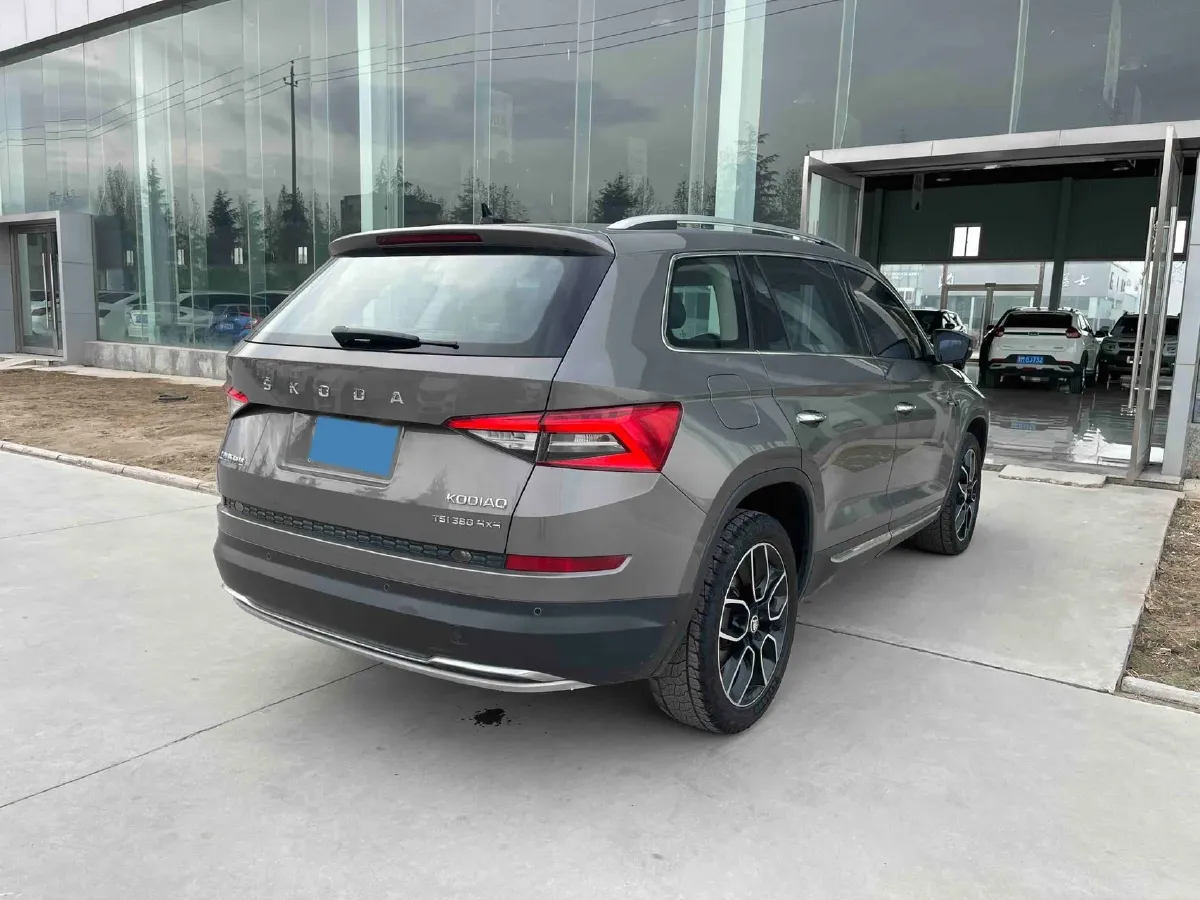 2021 Skoda Kodiak 2.0T 220HP L4 7DCT,autocango,china used car exporter,china ev exporter,chinese used car exporter,chinese used ev exporter