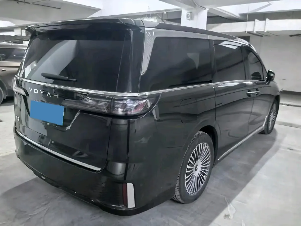 2025 Voyah Dream 1.5T 150HP L4 PHEV 41.7KWH,autocango,china used car exporter,china ev exporter,chinese used car exporter,chinese used ev exporter