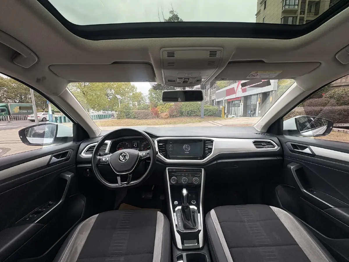 2022 Volkswagen T-Roc 1.4T 150HP L4 7DCT,autocango,china used car exporter,china ev exporter,chinese used car exporter,chinese used ev exporter