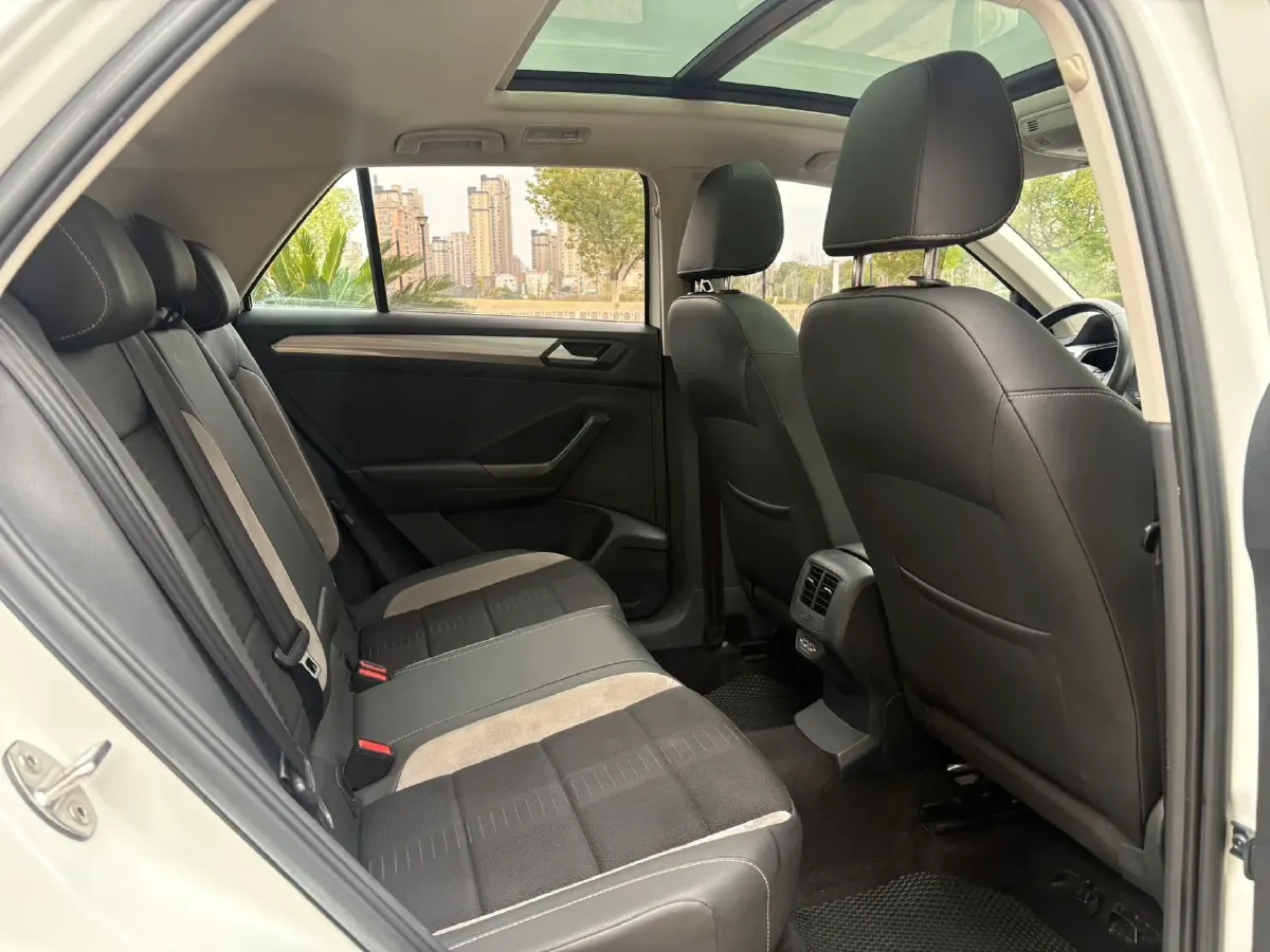 2022 Volkswagen T-Roc 1.4T 150HP L4 7DCT,autocango,china used car exporter,china ev exporter,chinese used car exporter,chinese used ev exporter