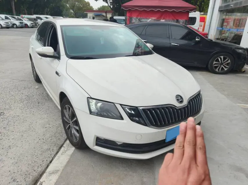 2020 Skoda Octavia 1.5L 113HP L4 6AT,autocango,china used car exporter,china ev exporter,chinese used car exporter,chinese used ev exporter