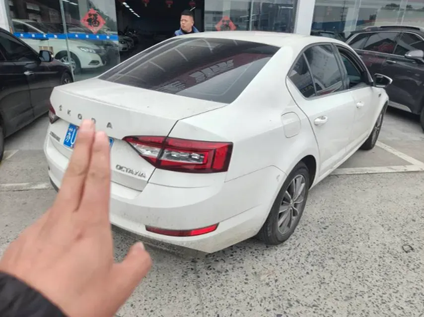2020 Skoda Octavia 1.5L 113HP L4 6AT,autocango,china used car exporter,china ev exporter,chinese used car exporter,chinese used ev exporter