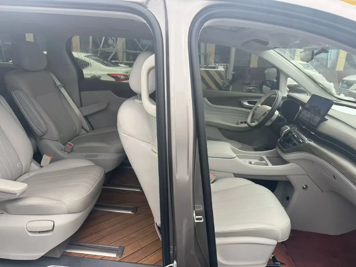 2025 Roewe iMAX8 1.5T 150HP L4 1DHT PHEV 24.7KWH,autocango,china used car exporter,china ev exporter,chinese used car exporter,chinese used ev exporter