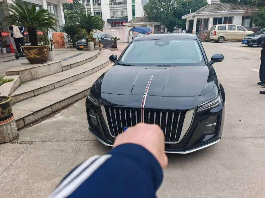 2023 HongQi H5 2.0T 224HP L4 8AT,autocango,china used car exporter,china ev exporter,chinese used car exporter,chinese used ev exporter