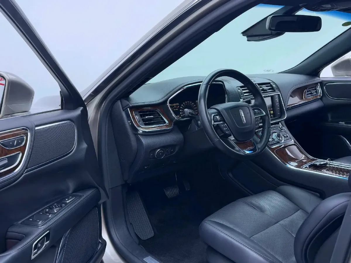 2018 Lincoln Continental 2.0T 261HP L4 6AT,autocango,china used car exporter,china ev exporter,chinese used car exporter,chinese used ev exporter