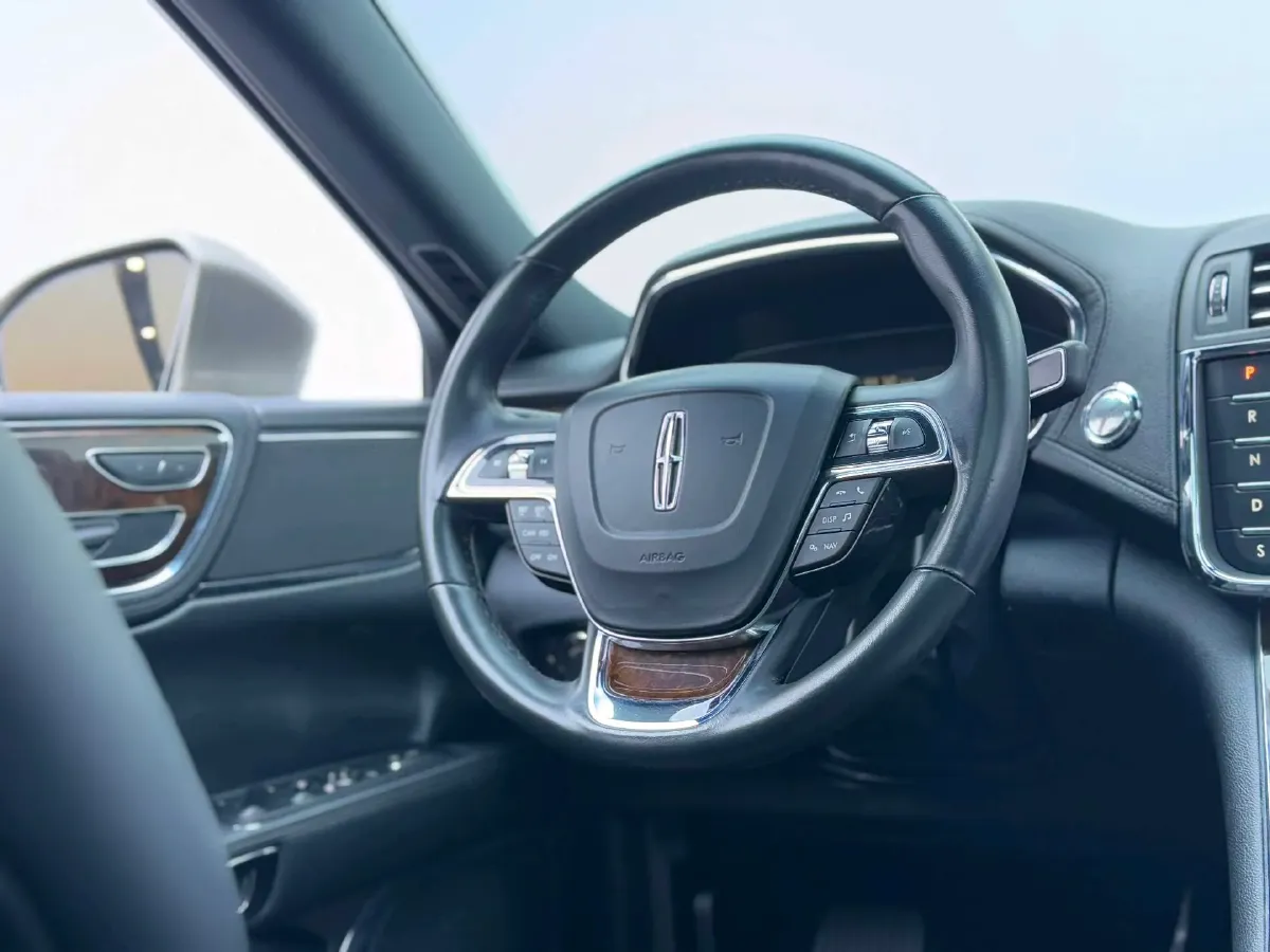 2018 Lincoln Continental 2.0T 261HP L4 6AT,autocango,china used car exporter,china ev exporter,chinese used car exporter,chinese used ev exporter