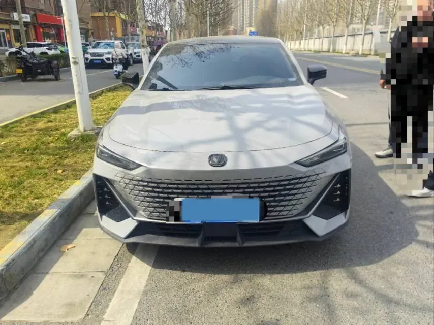 2022 ChangAn UNI-V 1.5T 188HP L4 7DCT,autocango,china used car exporter,china ev exporter,chinese used car exporter,chinese used ev exporter