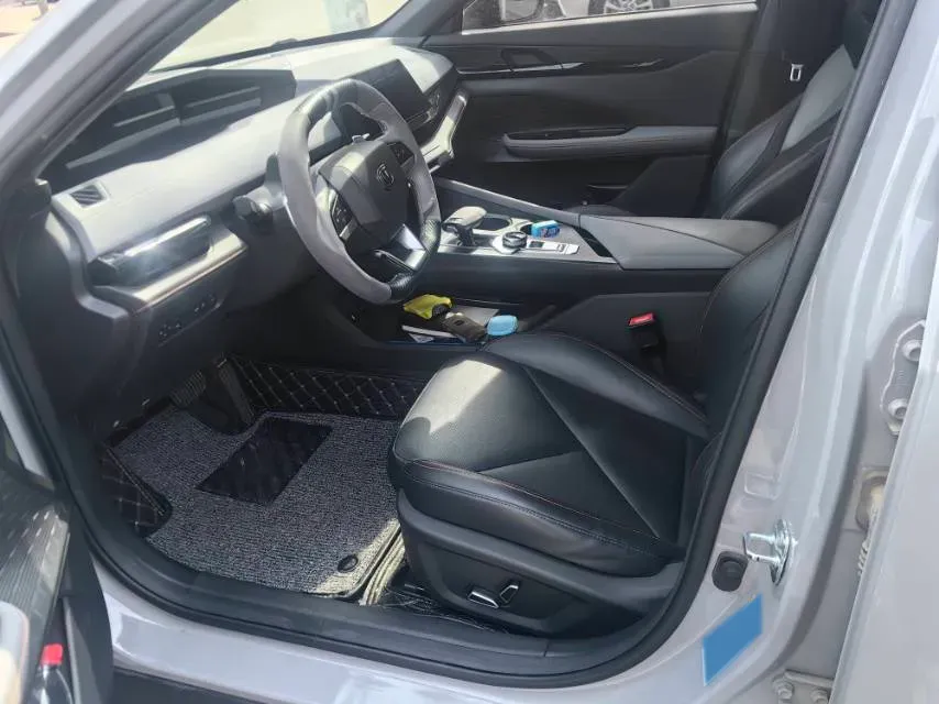 2022 ChangAn UNI-V 1.5T 188HP L4 7DCT,autocango,china used car exporter,china ev exporter,chinese used car exporter,chinese used ev exporter