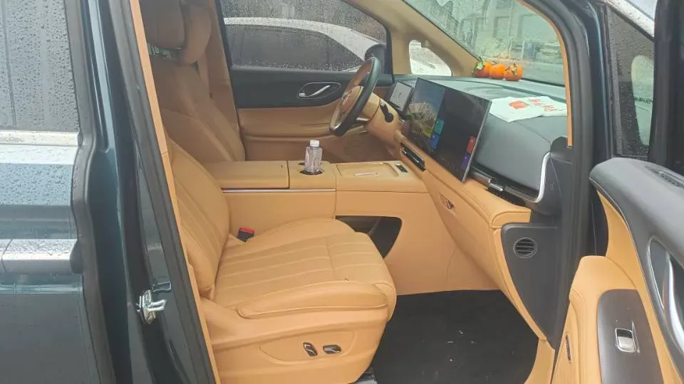 2026 Voyah Dream 1.5T 150HP L4 PHEV,autocango,china used car exporter,china ev exporter,chinese used car exporter,chinese used ev exporter