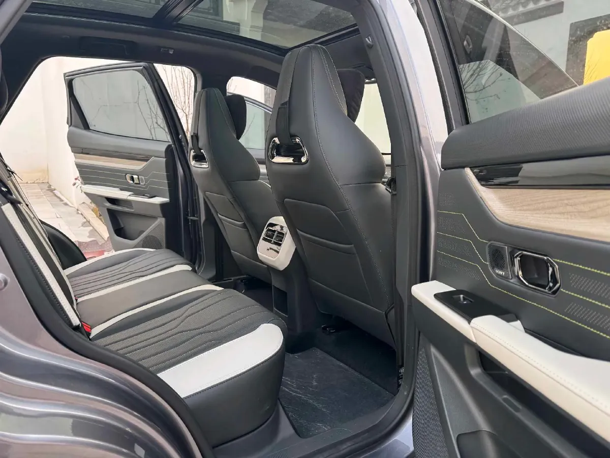 2024 Jetour ShanHai L6 1.5T 156HP L4 1DHT PHEV 19.43KWH,autocango,china used car exporter,china ev exporter,chinese used car exporter,chinese used ev exporter