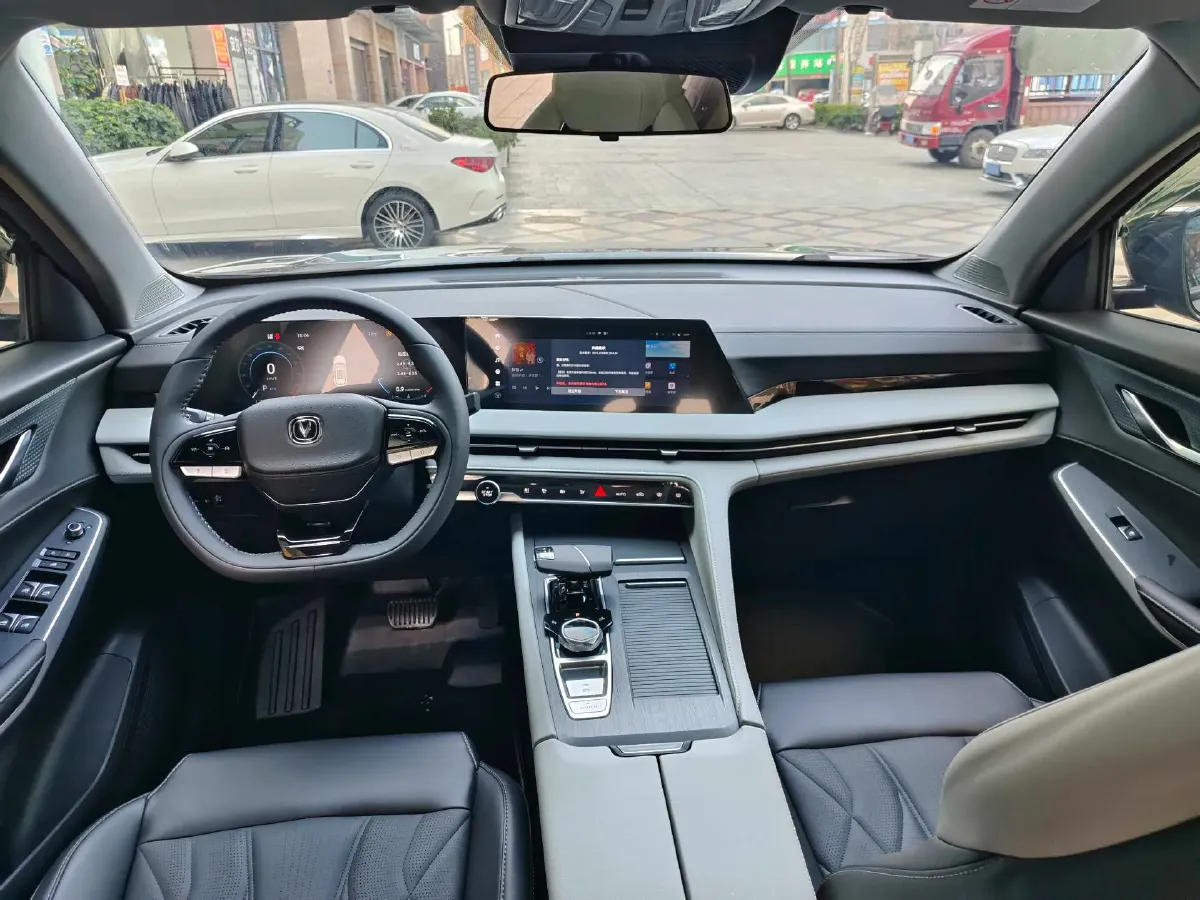 2022 ChangAn CS75 Plus 1.5T 188HP L4 8AT,autocango,china used car exporter,china ev exporter,chinese used car exporter,chinese used ev exporter