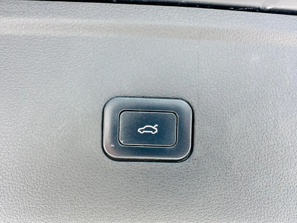 2019 HongQi HS5 2.0T 224HP L4 6AT,autocango,china used car exporter,china ev exporter,chinese used car exporter,chinese used ev exporter