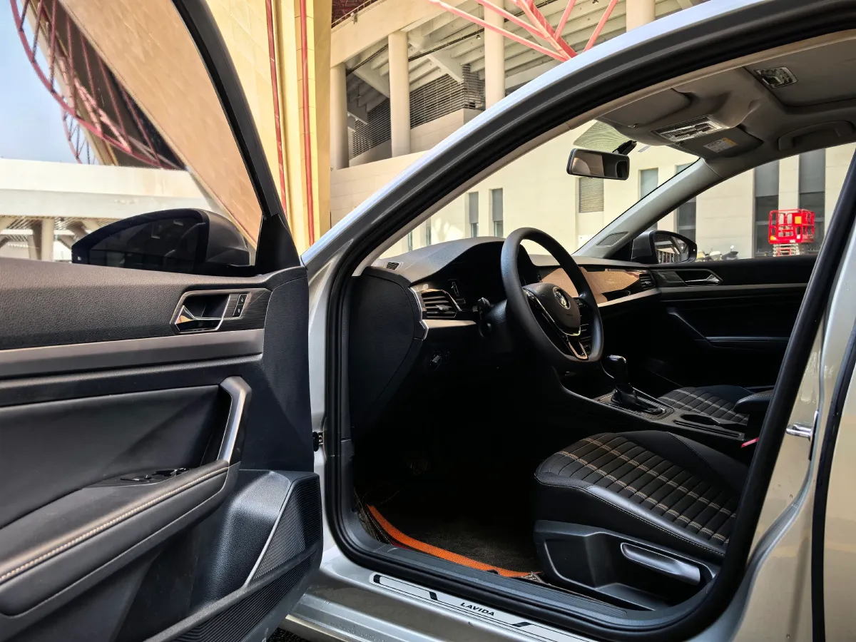 2018 Skoda Karoq 1.4T 150HP L4 7DCT,autocango,china used car exporter,china ev exporter,chinese used car exporter,chinese used ev exporter