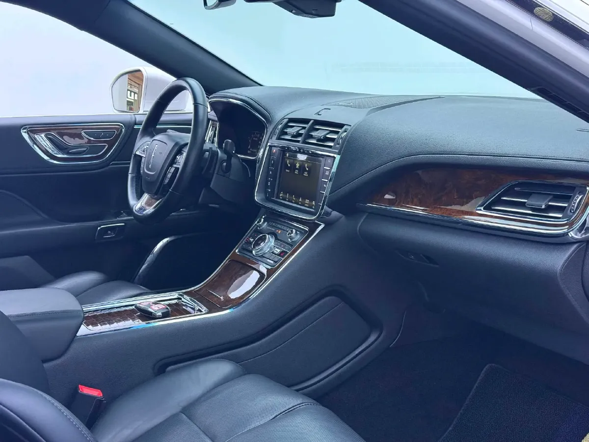 2018 Lincoln Continental 2.0T 261HP L4 6AT,autocango,china used car exporter,china ev exporter,chinese used car exporter,chinese used ev exporter
