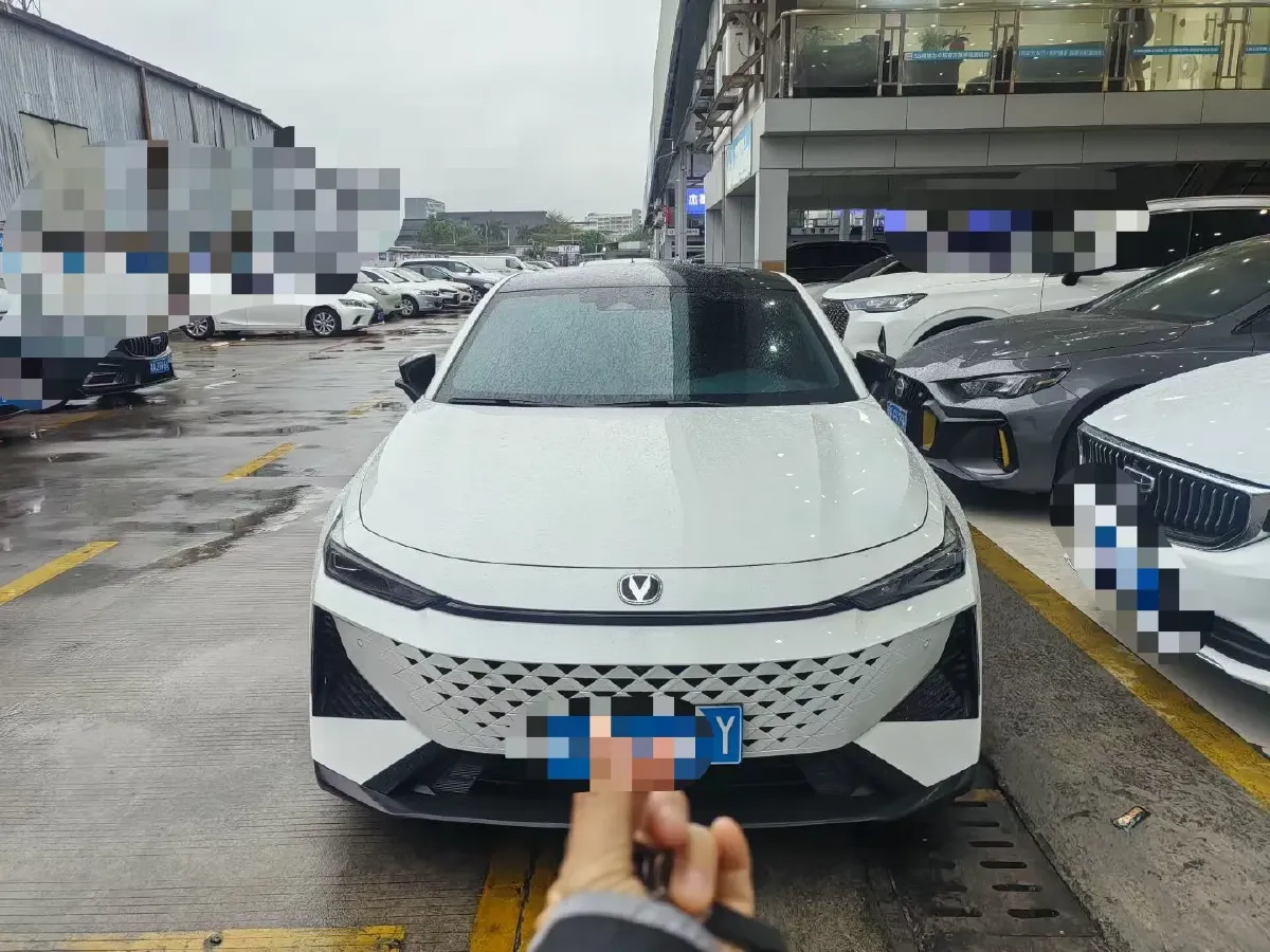 2024 ChangAn UNI-V 1.5T 188HP L4 7DCT,autocango,china used car exporter,china ev exporter,chinese used car exporter,chinese used ev exporter