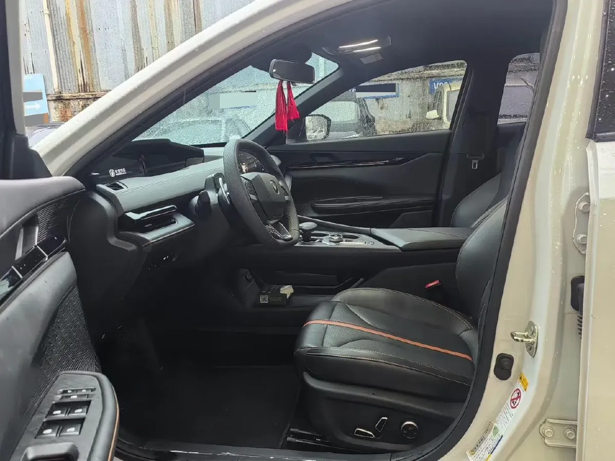 2024 ChangAn UNI-V 1.5T 188HP L4 7DCT,autocango,china used car exporter,china ev exporter,chinese used car exporter,chinese used ev exporter