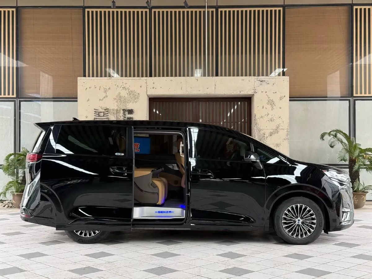 2022 HongQi HS7 3.0T 337HP V6 8AT,autocango,china used car exporter,china ev exporter,chinese used car exporter,chinese used ev exporter