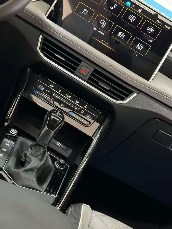 2025 Volkswagen Tayron 2.0T 186HP L4 7DCT,autocango,china used car exporter,china ev exporter,chinese used car exporter,chinese used ev exporter