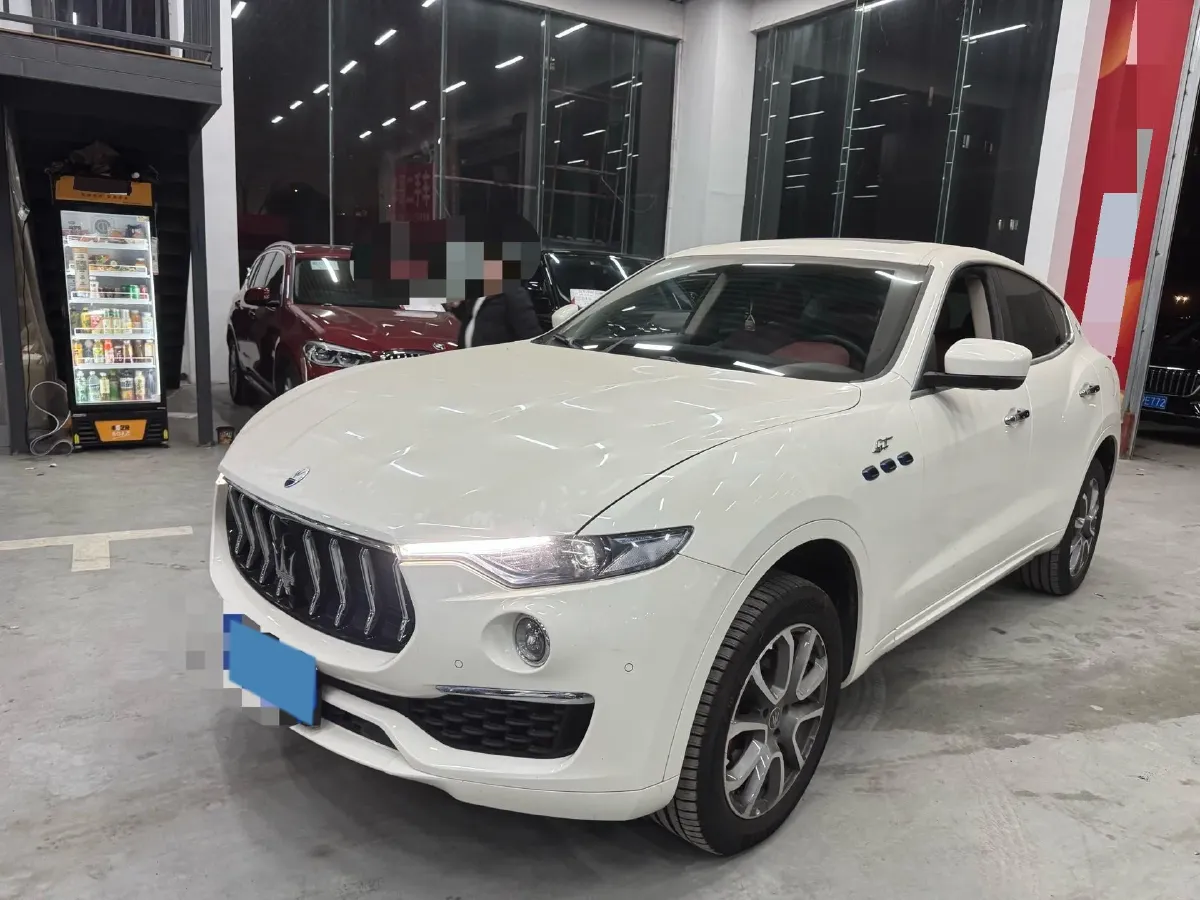 2022 Maserati Levante 2.0T 330HP L4 8AT,autocango,china used car exporter,china ev exporter,chinese used car exporter,chinese used ev exporter
