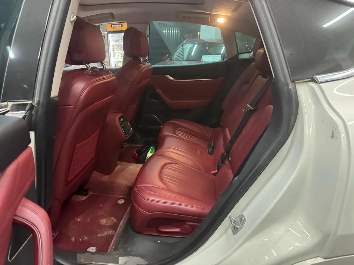 2022 Maserati Levante 2.0T 330HP L4 8AT,autocango,china used car exporter,china ev exporter,chinese used car exporter,chinese used ev exporter