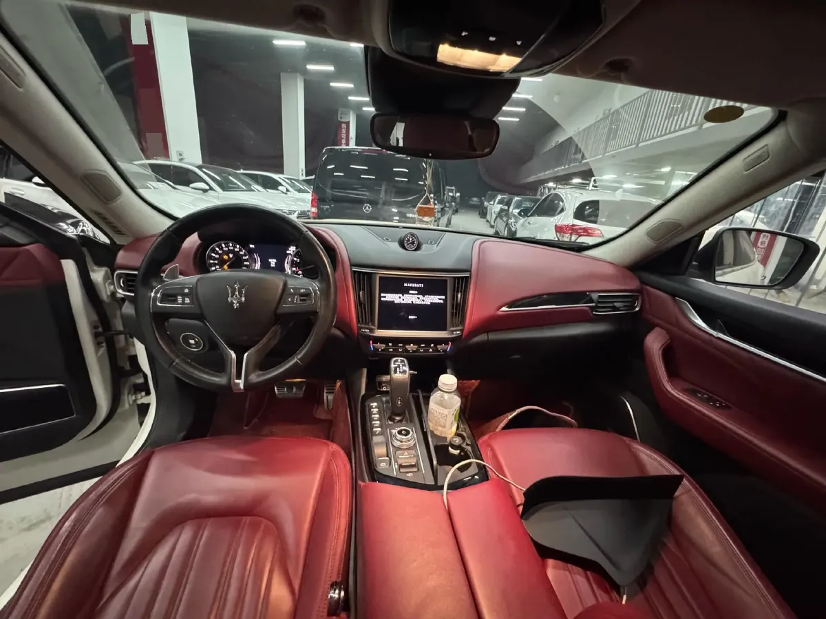 2022 Maserati Levante 2.0T 330HP L4 8AT,autocango,china used car exporter,china ev exporter,chinese used car exporter,chinese used ev exporter