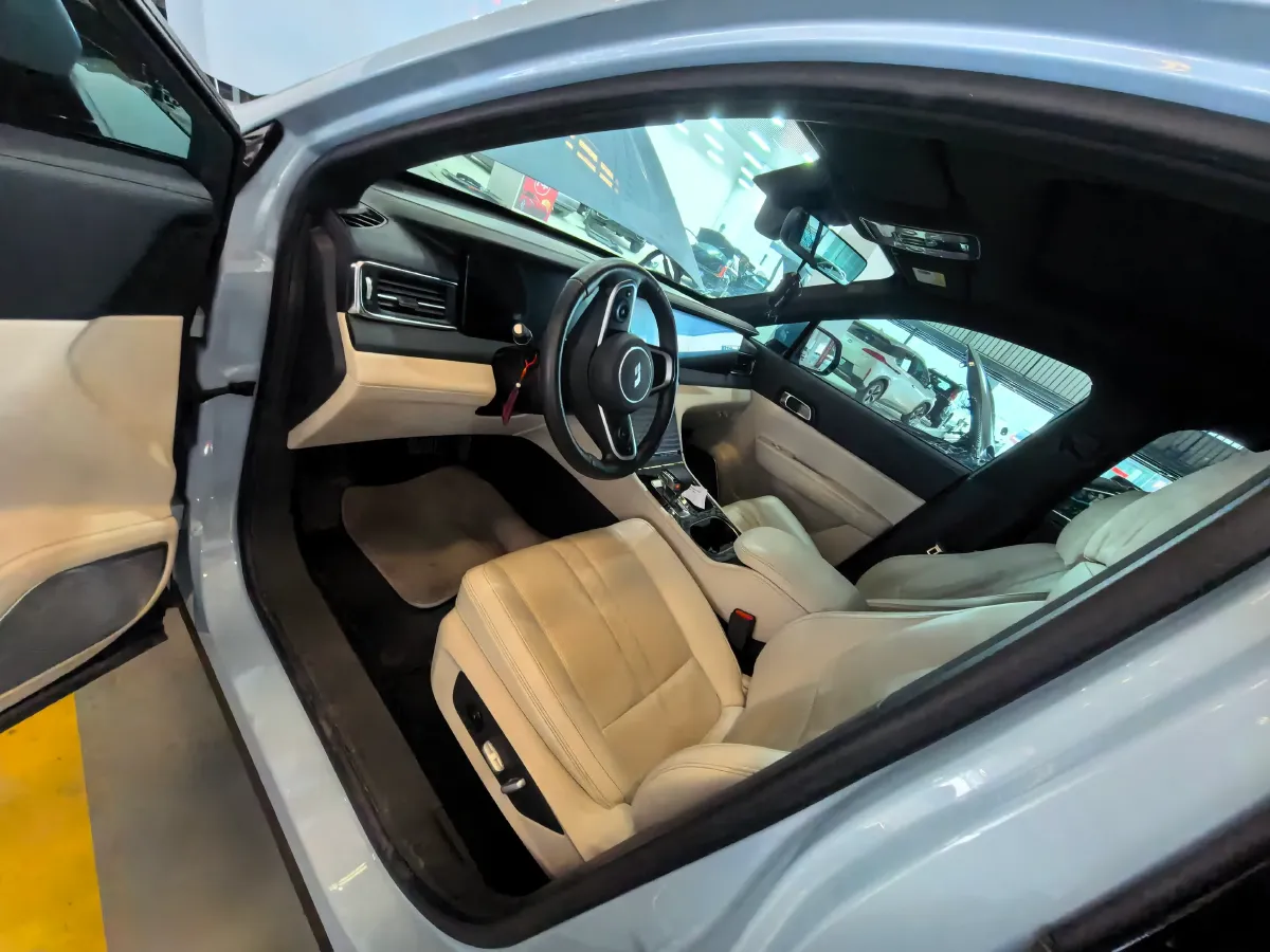 2020 Li ONE Range Extended 131HP REEV 40.5KWH,autocango,china used car exporter,china ev exporter,chinese used car exporter,chinese used ev exporter