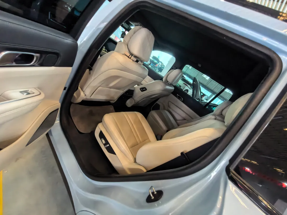 2020 Li ONE Range Extended 131HP REEV 40.5KWH,autocango,china used car exporter,china ev exporter,chinese used car exporter,chinese used ev exporter