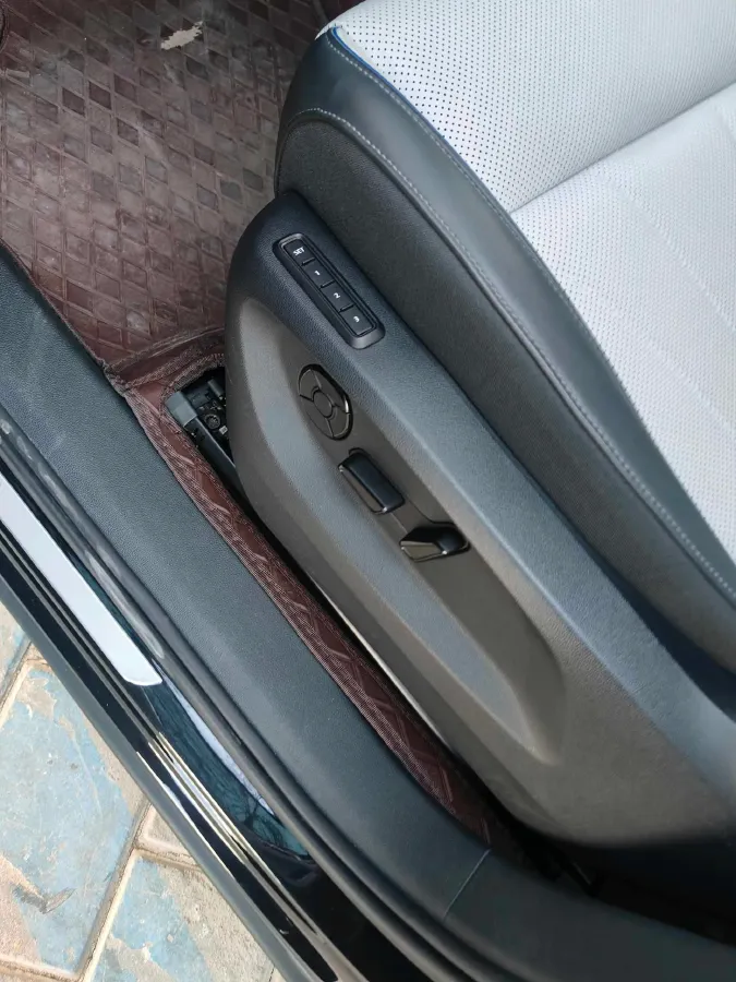 2024 Volkswagen Tiguan L 2.0T 186HP L4 7DCT,autocango,china used car exporter,china ev exporter,chinese used car exporter,chinese used ev exporter