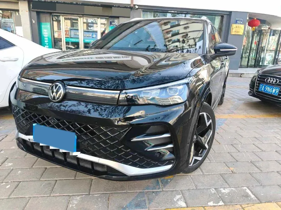2024 Volkswagen Tiguan L 2.0T 186HP L4 7DCT,autocango,china used car exporter,china ev exporter,chinese used car exporter,chinese used ev exporter