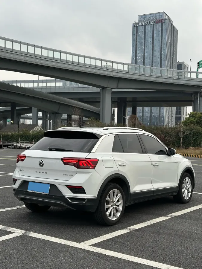 2019 Volkswagen T-Roc 1.4T 131HP L4 7DCT,autocango,china used car exporter,china ev exporter,chinese used car exporter,chinese used ev exporter