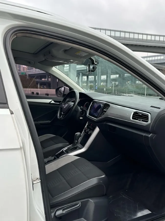 2019 Volkswagen T-Roc 1.4T 131HP L4 7DCT,autocango,china used car exporter,china ev exporter,chinese used car exporter,chinese used ev exporter