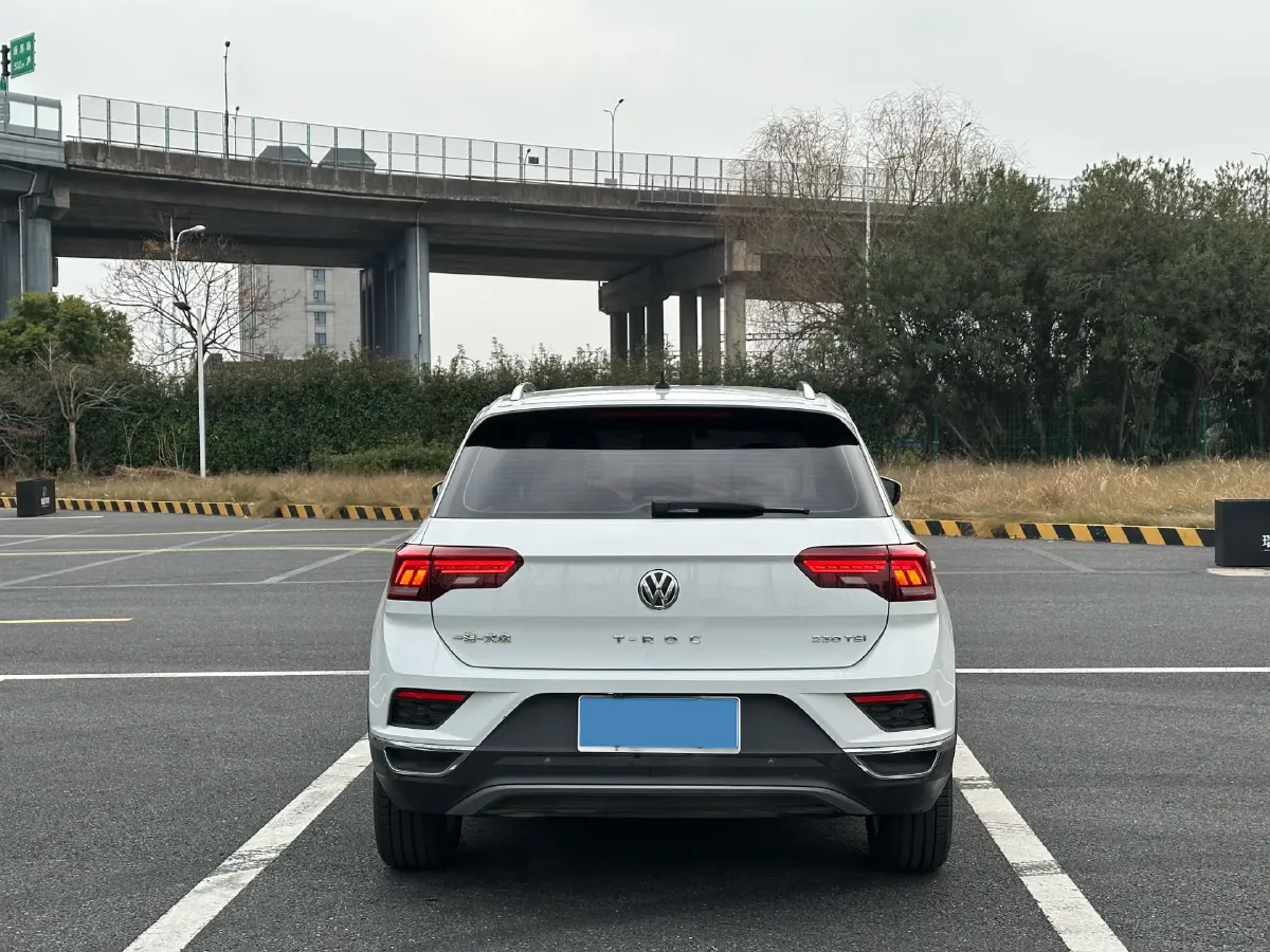 2019 Volkswagen T-Roc 1.4T 131HP L4 7DCT,autocango,china used car exporter,china ev exporter,chinese used car exporter,chinese used ev exporter