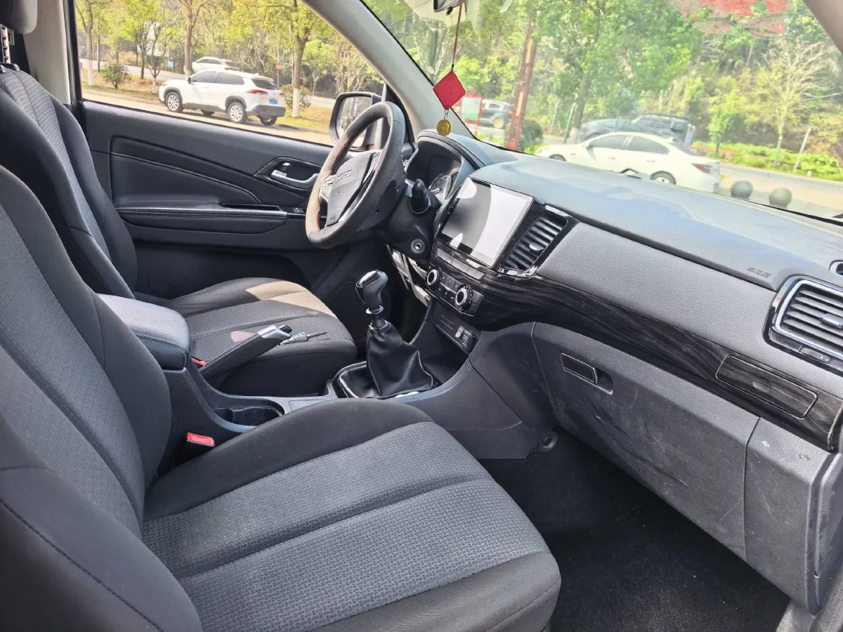 2019 Isuzu LingTuo 2.5T 129HP L4 6MT,autocango,china used car exporter,china ev exporter,chinese used car exporter,chinese used ev exporter