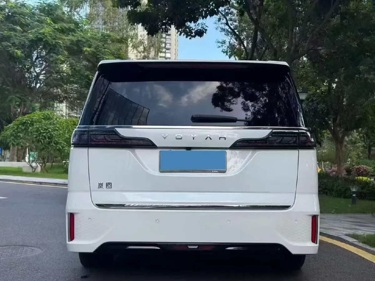 2024 Voyah Dream 1.5T 150HP L4 PHEV 43KWH,autocango,china used car exporter,china ev exporter,chinese used car exporter,chinese used ev exporter