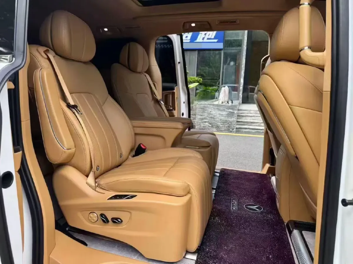 2024 Voyah Dream 1.5T 150HP L4 PHEV 43KWH,autocango,china used car exporter,china ev exporter,chinese used car exporter,chinese used ev exporter