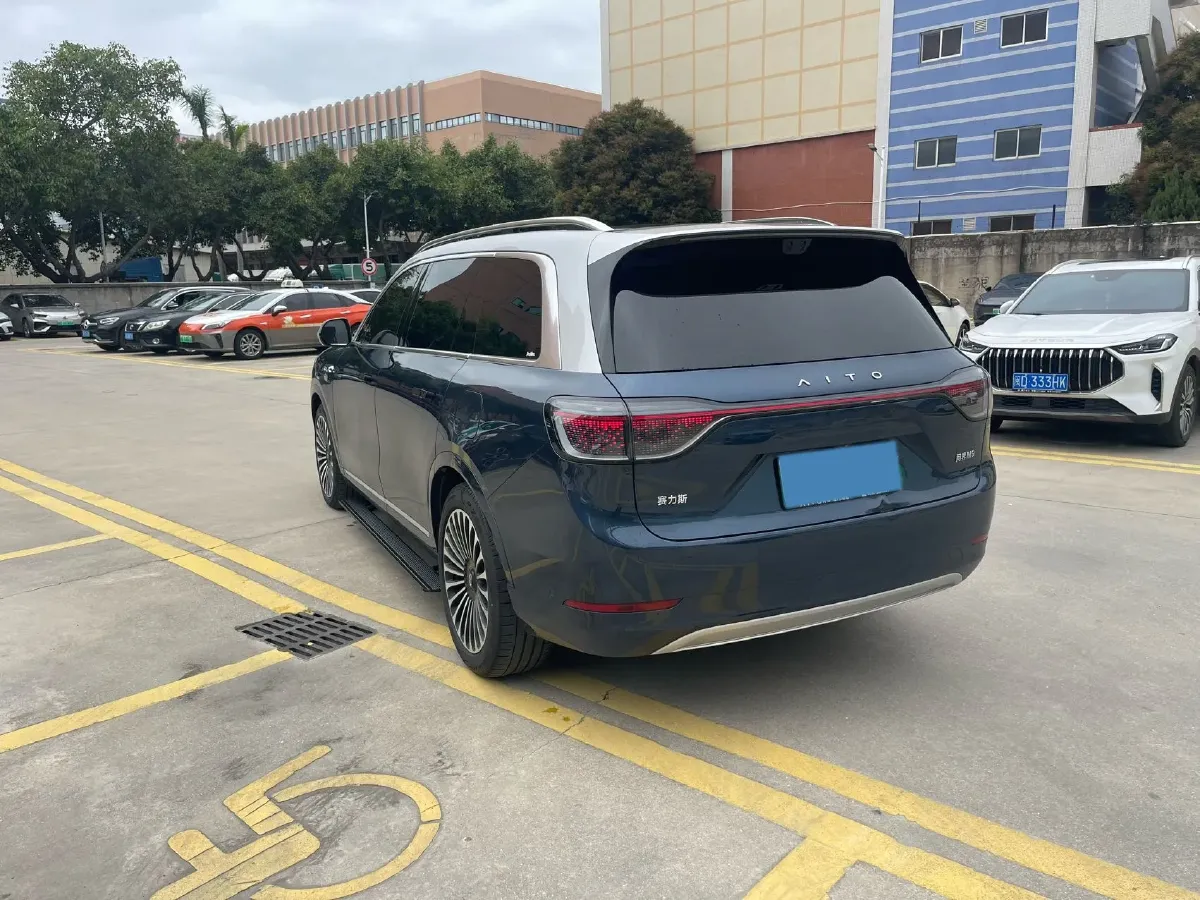 2025 AITO AITO M9 REEV 160HP REEV 52KWH,autocango,china used car exporter,china ev exporter,chinese used car exporter,chinese used ev exporter