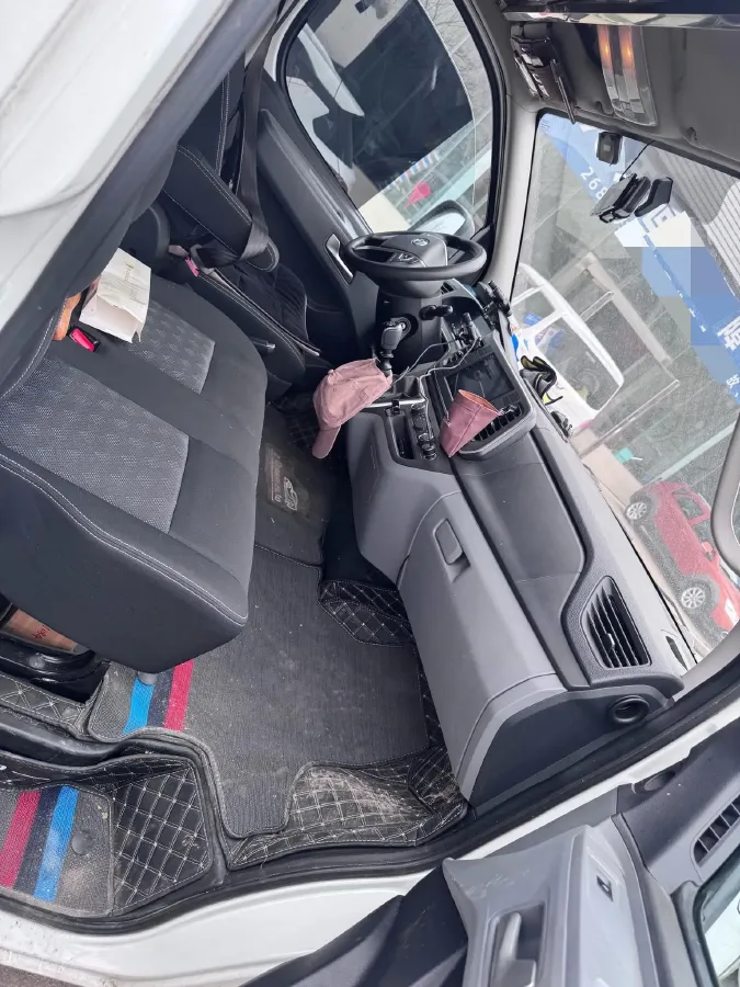 2019 MAXUS XinTu V80 2.5T 136HP L4 6MT,autocango,china used car exporter,china ev exporter,chinese used car exporter,chinese used ev exporter