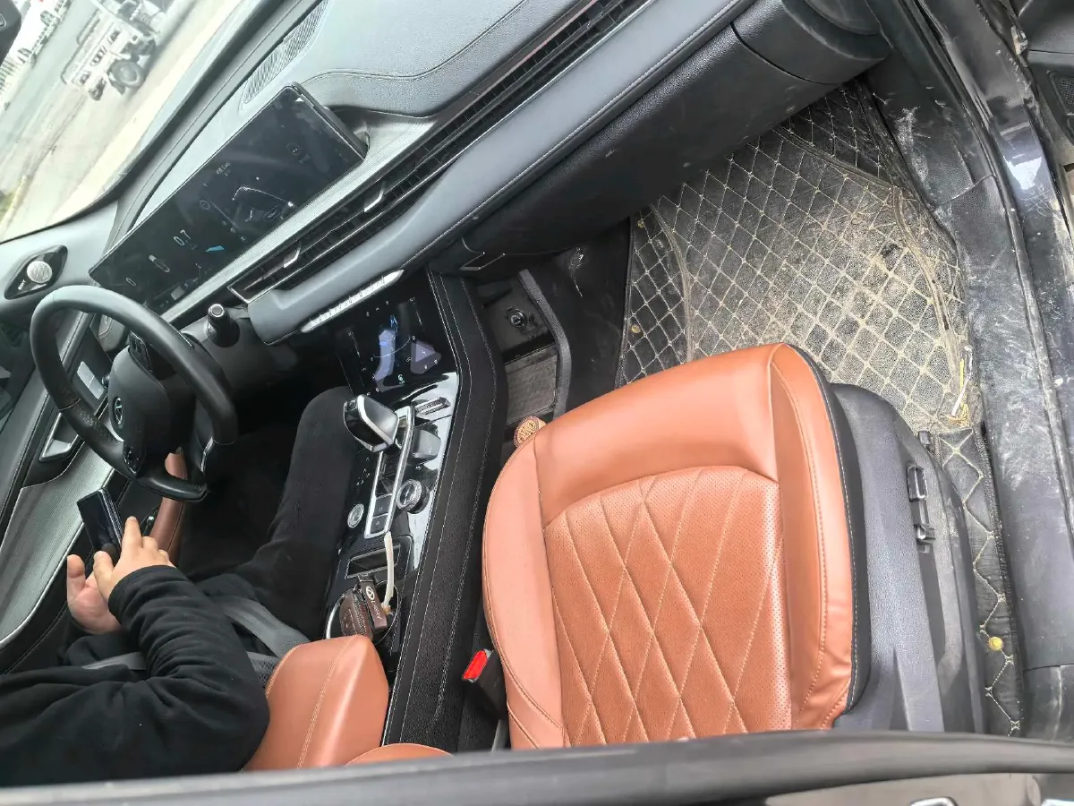 2022 Chery Tiggo 8 Plus 2.0T 254HP L4 7DCT,autocango,china used car exporter,china ev exporter,chinese used car exporter,chinese used ev exporter