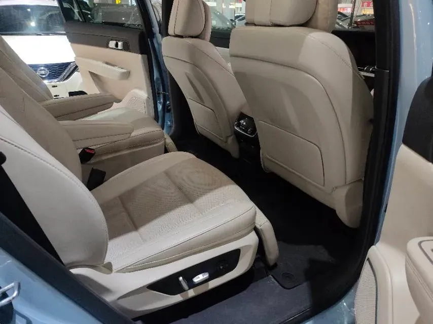 2021 Li ONE Range Extended 131HP REEV 40.5KWH,autocango,china used car exporter,china ev exporter,chinese used car exporter,chinese used ev exporter