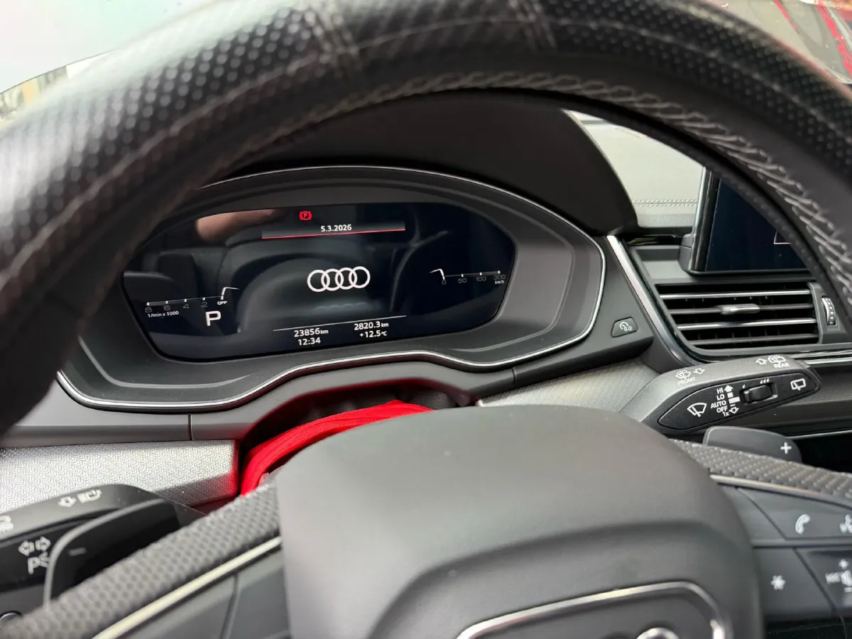 2025 Audi Q5L 2.0T 245HP L4 7DCT,autocango,china used car exporter,china ev exporter,chinese used car exporter,chinese used ev exporter