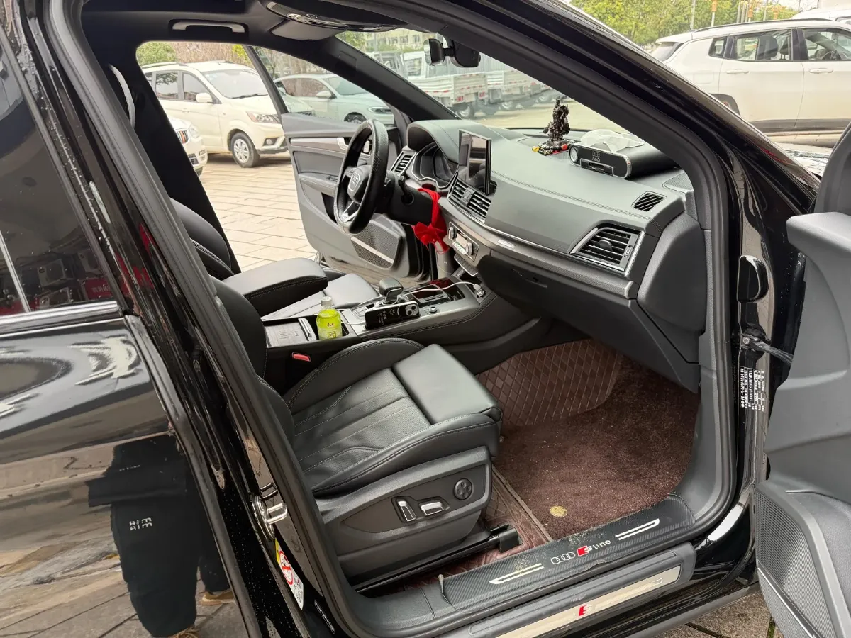 2025 Audi Q5L 2.0T 245HP L4 7DCT,autocango,china used car exporter,china ev exporter,chinese used car exporter,chinese used ev exporter