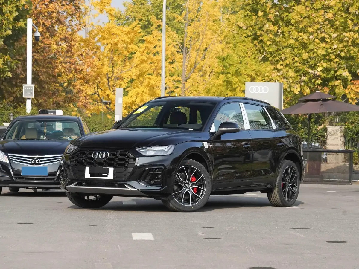 2025 Audi Q5L 2.0T 245HP L4 7DCT,autocango,china used car exporter,china ev exporter,chinese used car exporter,chinese used ev exporter