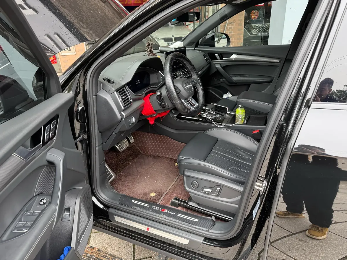 2025 Audi Q5L 2.0T 245HP L4 7DCT,autocango,china used car exporter,china ev exporter,chinese used car exporter,chinese used ev exporter