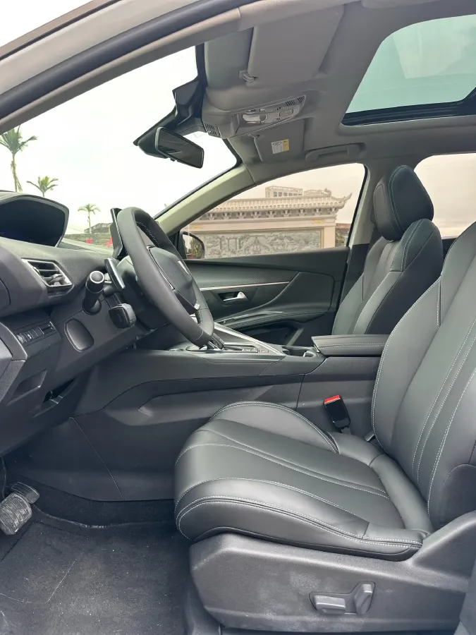 2025 Peugeot 5008 1.8T 211HP L4 8AT,autocango,china used car exporter,china ev exporter,chinese used car exporter,chinese used ev exporter