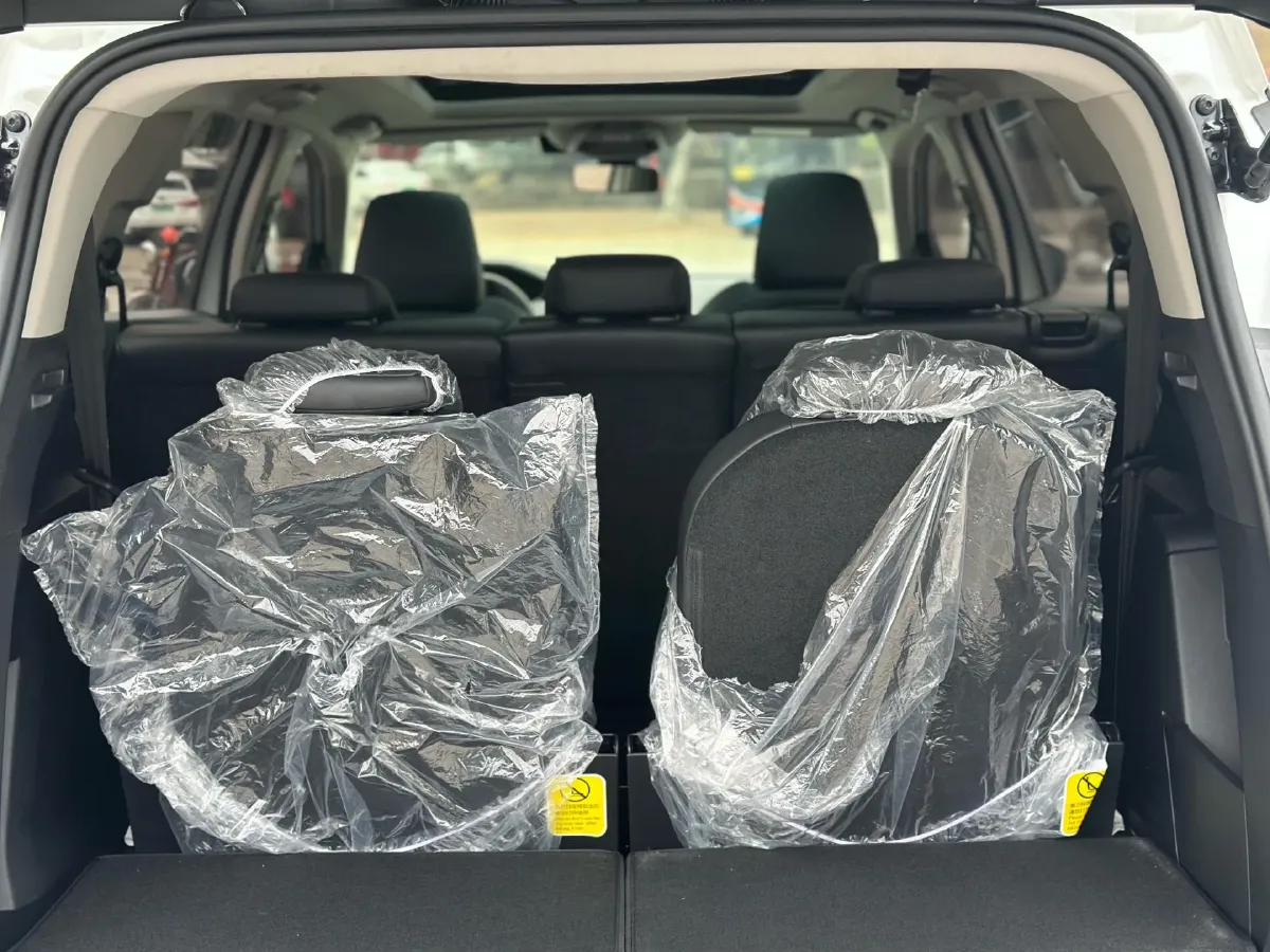 2025 Peugeot 5008 1.8T 211HP L4 8AT,autocango,china used car exporter,china ev exporter,chinese used car exporter,chinese used ev exporter