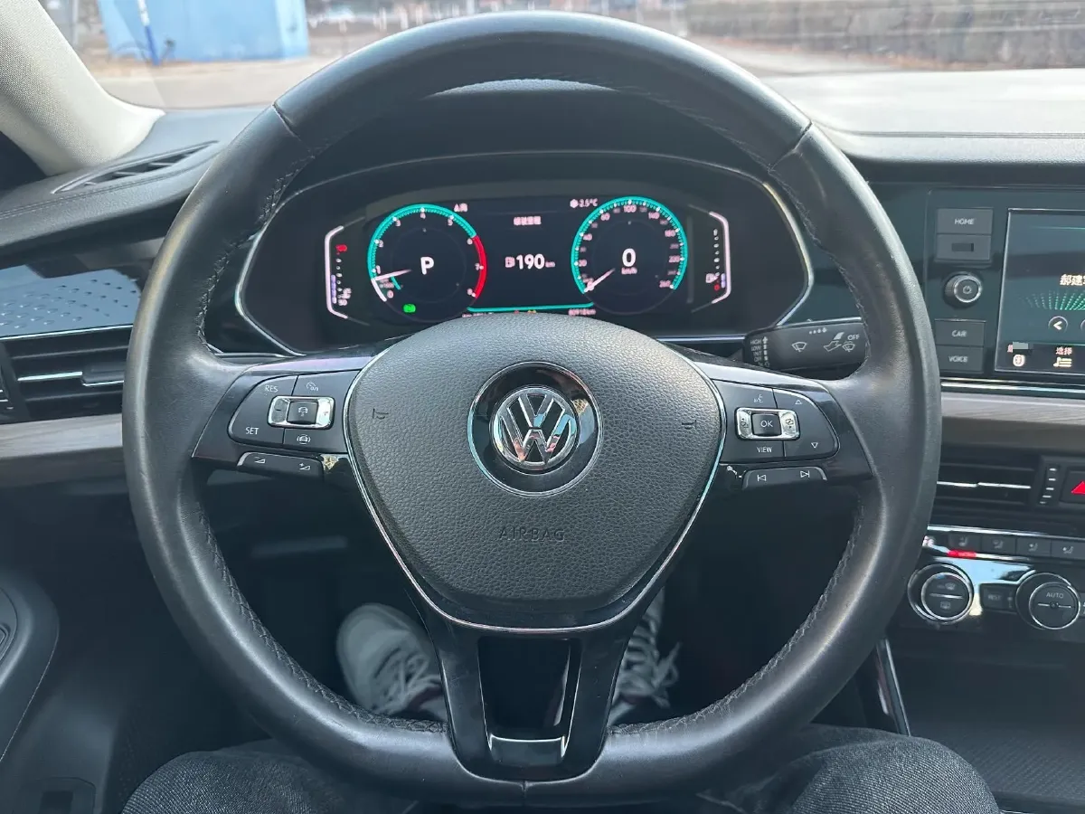 2019 Volvo V40 1.5T 152HP L4 6AT,autocango,china used car exporter,china ev exporter,chinese used car exporter,chinese used ev exporter