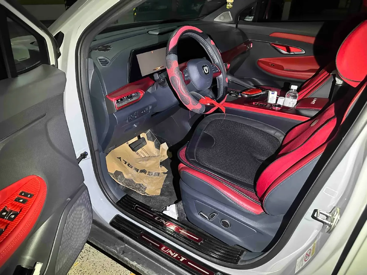 2020 ChangAn UNI-T 1.5T 180HP L4 7DCT,autocango,china used car exporter,china ev exporter,chinese used car exporter,chinese used ev exporter