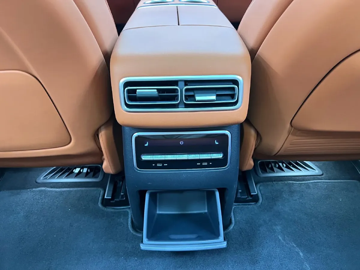 2023 Li L7 Range Extended 154HP REEV 40.9KWH,autocango,china used car exporter,china ev exporter,chinese used car exporter,chinese used ev exporter